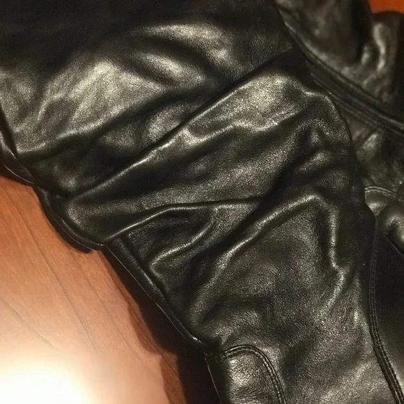 GUESS boots, Black w/Heels & Zippered Back, Size 8 - Picture 13 of 15